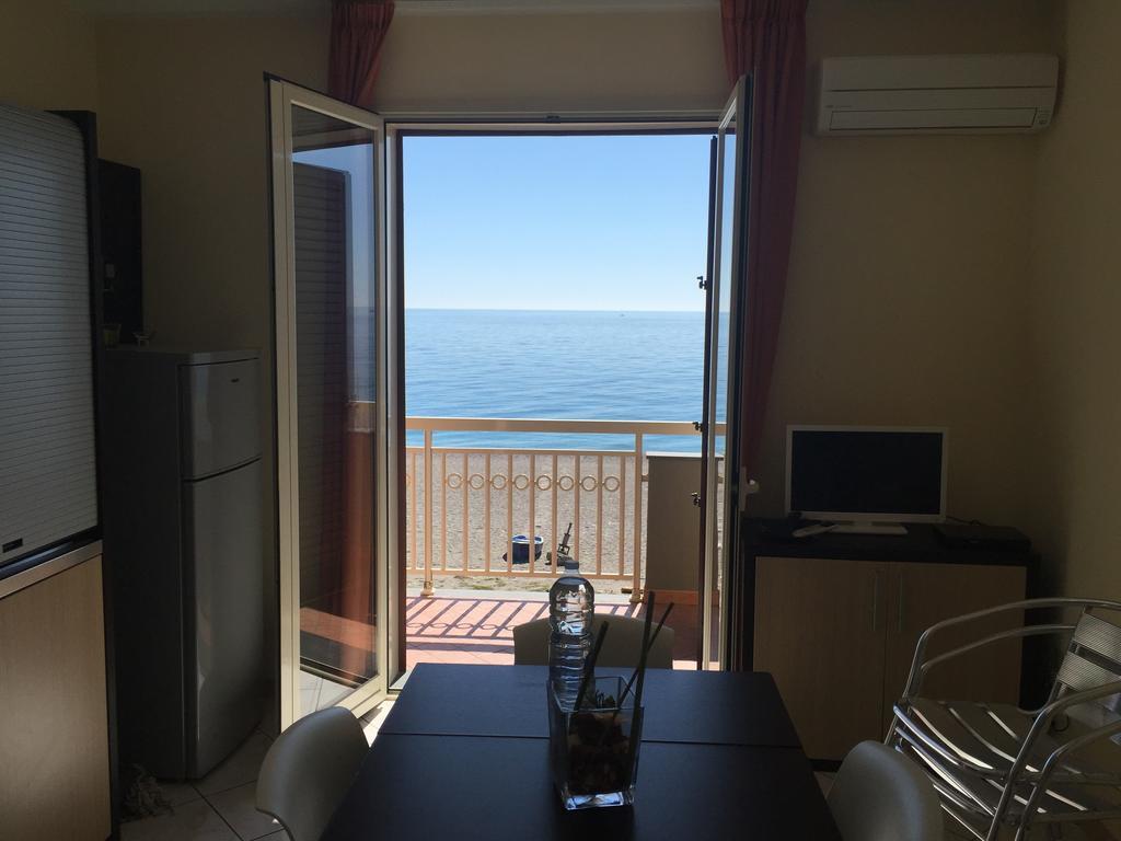 Casa Vacanze Samira Fondachello  Eksteriør billede