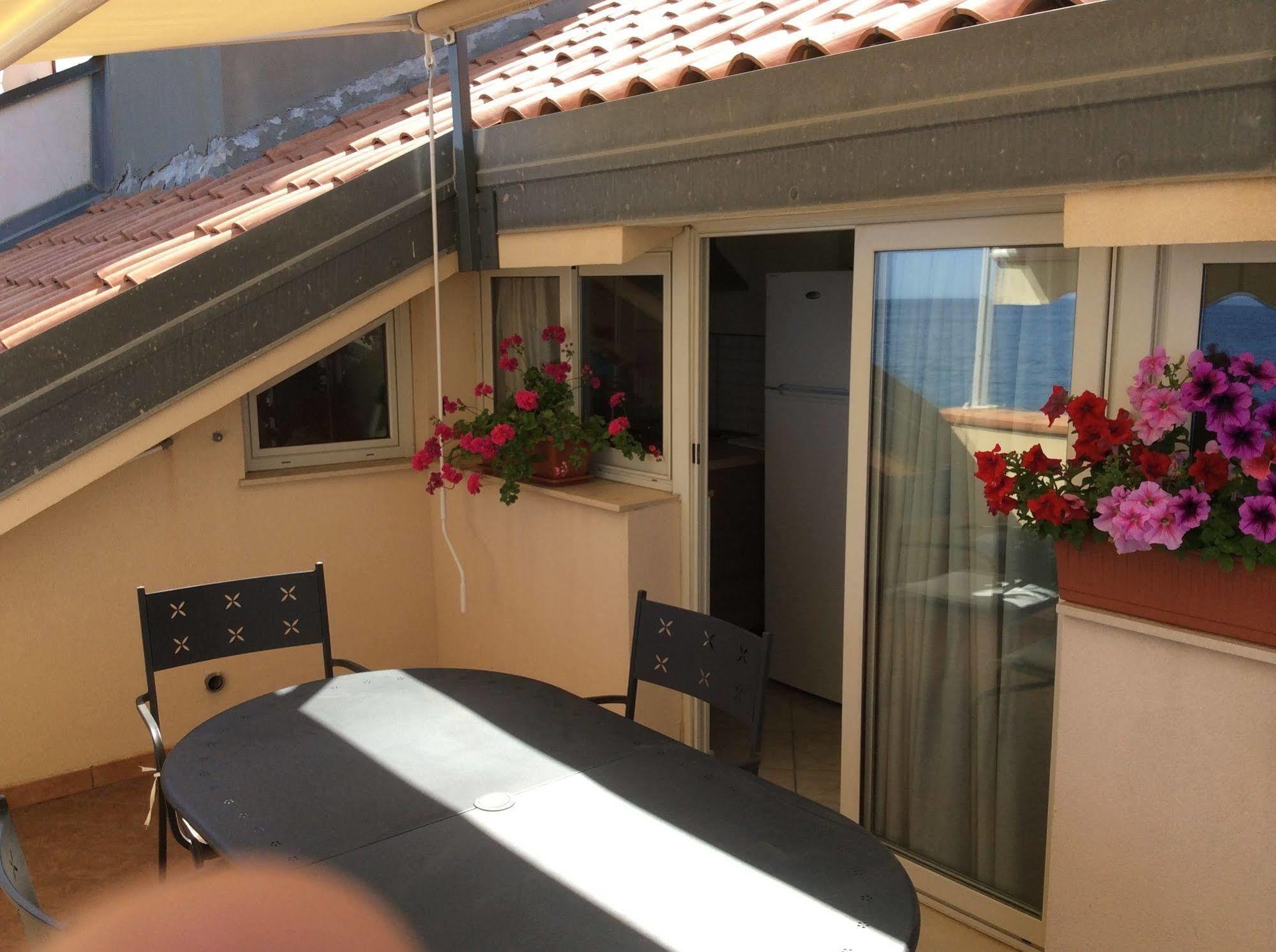 Casa Vacanze Samira Fondachello  Eksteriør billede