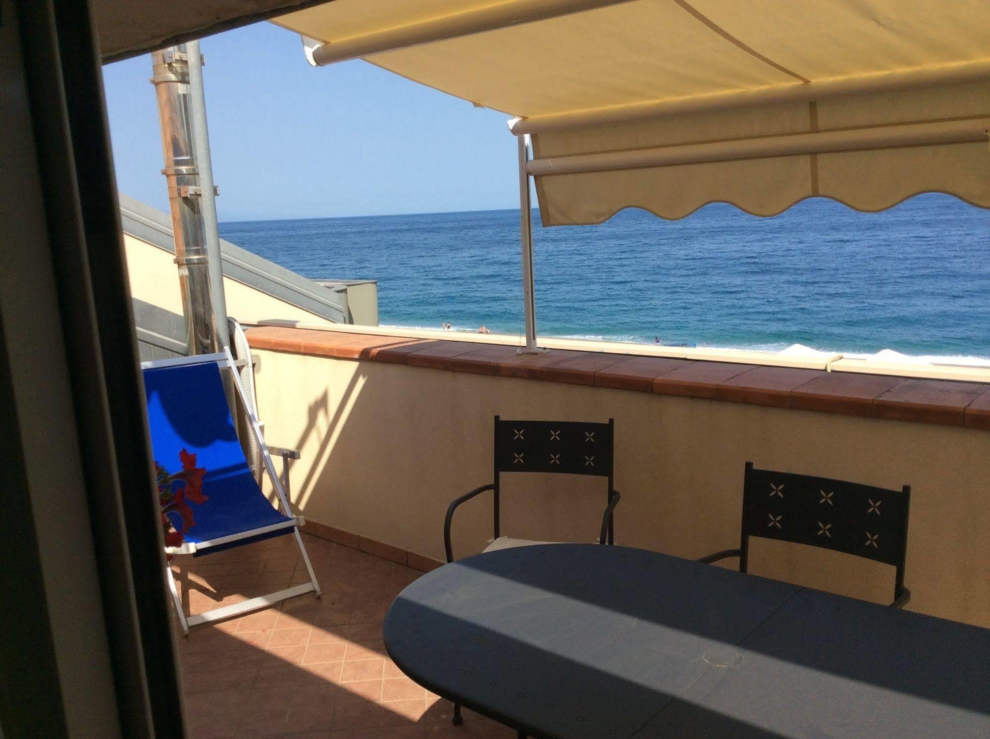 Casa Vacanze Samira Fondachello  Eksteriør billede