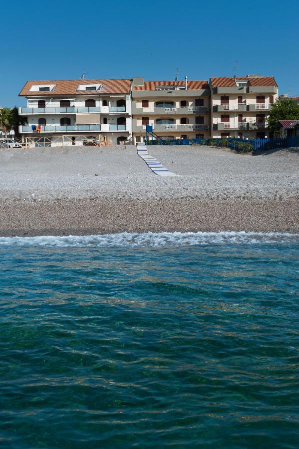 Casa Vacanze Samira Fondachello  Eksteriør billede
